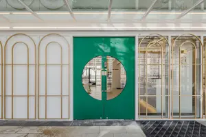 아르데코 감성의 프리미엄 피트니스 센터 외관